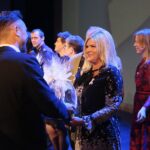 Kielce. 25.11.2019. Inauguracja kampanii społecznej "Biała wstążka". Wyróżnienie odbiera Monika Nowakowska - Specjalistyczny ośrodek wsparcia dla ofiar przemocy w rodzinie MOPR Kielce / Wiktor Taszłow / Radio Kielce