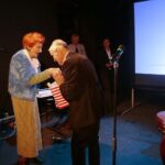 Kielce. 25.11.2019. Wielki jubileusz Andrzeja Cempury. 50 lat na scenie. Na zdjęciu (od lewej): Zyta Trych, Andrzej Cempura - aktor / Wiktor Taszłow / Radio Kielce