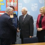 26.11.2019 Kielce. Podpisanie umów w Urzędzie Marszałkowskim Województwa Świętokrzyskiego dotyczących edukacji dorosłych. Na zdjęciu (od lewej): Andrzej Bętkowski - marszałek Województwa Świętokrzyskiego,Magdalena Zieleń - radna Sejmiku Województwa Świętokrzyskiego, Józef Tyburczy - kanclerz WSBiP, Renata Janik - wicemarszałek Województwa Świętokrzyskiego / Wiktor Taszłow / Radio Kielce