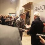 Kielce. 26.11.2019. Wystawa czasowa "Strach" w Dawnym Pałacu Biskupów Krakowskich w Kielcach. Na zdjęciu (od lewej): Robert Kotowski - dyrektor Muzeum Narodowego w Kielcach, prof. Leszek Mądzik - autor aranżacji wystawy, Joanna Kaczmarczyk - kurator wystawy / Wiktor Taszłow / Radio Kielce