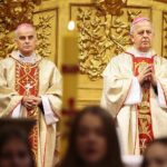 Kielce. 28.11.2019. Obchody 30-lecia kieleckiej Caritas. Msza święta. Na zdjęciu (od lewej): biskup Marian Florczyk, biskup Jan Piotrowski / Wiktor Taszłow / Radio Kielce