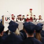 28.11.2019. Kielce. Inauguracja szkoły doktorskiej w UJK połaczona z wręczeniem dyplomów doktorskich i habilitacyjnych. Przemawia Jacek Semaniak - rektor Uniwersytetu Jana Kochanowskiego / Wiktor Taszłow / Radio Kielce