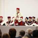 28.11.2019. Kielce. Inauguracja szkoły doktorskiej w UJK połaczona z wręczeniem dyplomów doktorskich i habilitacyjnych. Przemawia Jacek Semaniak - rektor Uniwersytetu Jana Kochanowskiego / Wiktor Taszłow / Radio Kielce