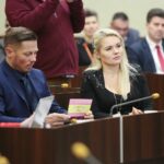 Kielce. 28.11.2018. Sesja Rady Miasta. Na zdjęciu (od lewej): Marcin Chłodnicki -radny, Katarzyna Suchańska - przewodnicząca Komisji Finansów Publicznych Rady Miasta Kielce / Wiktor Taszłow / Radio Kielce