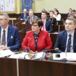 Kielce. 28.11.2018. Sesja Rady Miasta. Na zdjęciu (od lewej): Bogdan Wenta – prezydent miasta Kielce, Danuta Papaj – wiceprezydent Kielc, Marcin Różycki - wiceprezydent Kielc / Wiktor Taszłow / Radio Kielce