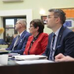 Kielce. 28.11.2018. Sesja Rady Miasta. Na zdjęciu (od lewej): Bogdan Wenta – prezydent miasta Kielce, Danuta Papaj – wiceprezydent Kielc, Marcin Różycki - wiceprezydent Kielc / Wiktor Taszłow / Radio Kielce