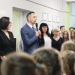 29.11.2019. Kielce. Obchody 60-lecia Szkoły Podstawowej nr 12 w Kielcach. Przemawia Jakub Pieron - dyrektor szkoły / Wiktor Taszłow / Radio Kielce