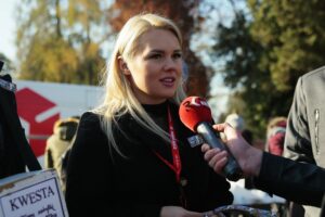 01.11.2019 Kielce. Kwesta na Cmentarzu Starym. Katarzyna Suchańska - radna / Wiktor Taszłow / Radio Kielce