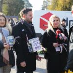 01.11.2019 Kielce. Kwesta na Cmentarzu Starym. Na zdjęciu (od lewej): Joanna Winiarska - radna, Kamil Suchański - radny, Katarzyna Suchańska - radna / Wiktor Taszłow / Radio Kielce