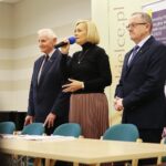 29.11.2019. Kielce. Podpisanie umów na realizacje projektów unijnych. Na zdjęciu (od lewej): Marek Jońca – członek zarządu województwa świętokrzyskiego, Renata Janik - wicemarszałek województwa świętokrzyskiego, Andrzej Michalski - dyrektor Świętokrzyskiego Oddziału Państwowego Funduszu Rehabilitacji Osób Niepełnosprawnych / Wiktor Taszłow / Radio Kielce