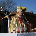 01.11.2019 Kielce. Msza święta na Cmentarzu Nowym. Na zdjęciu: biskup Jan Piotrowski / Wiktor Taszłow / Radio Kielce