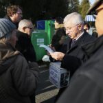 01.11.2019 Kielce. Kwesta na Cmentarzu Starym. Na zdjęciu: Krzysztof Lipiec - poseł / Wiktor Taszłow / Radio Kielce