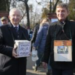 01.11.2019 Kielce. Kwesta na Cmentarzu Starym. Na zdjęciu (od lewej): Krzysztof Lipiec - poseł, Andrzej Pruś – przewodniczący Sejmiku Województwa Świętokrzyskiego / Wiktor Taszłow / Radio Kielce