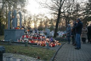 01.11.2019. Kielce. Cmentarz Partyzancki / Wiktor Taszłow / Radio Kielce