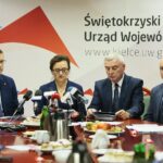 Kielce. 04.11.2019. Konferencja dotycząca obchodów wojewódzkich Narodowego Święta Niepodległości. Na zdjęciu (od lewej): Bogdan Wenta – prezydent miasta Kielce, Agata Wojtyszek - wojewoda świętokrzyski, Andrzej Bętkowski - marszałek województwa świętokrzyskiego, Rafał Nowak - dyrektor Wzgórza Zamkowego w Kielcach / Wiktor Taszłow / Radio Kielce
