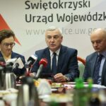 Kielce. 04.11.2019. Konferencja dotycząca obchodów wojewódzkich Narodowego Święta Niepodległości. Na zdjęciu (od lewej): Agata Wojtyszek - wojewoda świętokrzyski, Andrzej Bętkowski - marszałek województwa świętokrzyskiego, Rafał Nowak - dyrektor Wzgórza Zamkowego w Kielcach / Wiktor Taszłow / Radio Kielce