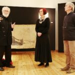 Kielce. 07.11.2019. Wernisaż wystawy "Pamięć miejsc" Zdzisława Wiatra. Na zdjęciu (od lewej): profesor Maciej Bienias, Agnieszka Orłowska - kurator „Domu Praczki”, Zdzisław Wiatr / Wiktor Taszłow / Radio Kielce