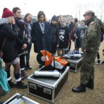 09.11.2019. Podzamcze. Wystawa wojskowa zaprezentowana przez żołnierzy z Centrum Przygotowań do Misji Zagranicznych / Wiktor Taszłow / Radio Kielce