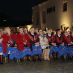 09.11.2019. Kielce. Pieśniobranie na Wzgórzu Zamkowym. Na zdjęciu (w środku): Agata Wojtyszek - wojewoda świętokrzyski / Wiktor Taszłow / Radio Kielce