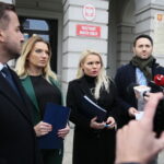 Kielce. 12.11.2019. Konferencja " Bezpartyjnych" w sprawie walki miasta Kielce ze smogiem. Na zdjęciu (od lewej): Kamil Suchański - przewodniczący Rady Miasta Kielce, Joanna Winiarska - wiceprzewodnicząca Rady Miasta Kielce, Katarzyna Suchańska - radna Rady Miasta Kielce, Maciej Bursztein - radny Rady Miasta Kielce / Wiktor Taszlow / Radio Kielce