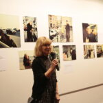 14.11.2019. Kielce. Wystawa „Trzy spotkania w Neapolu”. Na zdjęciu Magdalena Helis – Rzepka, polonistka w I Liceum Ogólnokształcącym im. Stefana Żeromskiego / Wiktor Taszłow / Radio Kielce