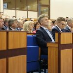 Kielce. 19.11.2019. Obchody Dnia Służby Cywilnej w Świętokrzyskim Urzędzie Wojewódzkim. Na zdjęciu (od lewej): Krzysztof Słoń - senator, Marcin Bęben - dyrektor generalny w Świętokrzyskim Urzędzie Wojewódzkim w Kielcach, Zbigniew Koniusz - wojewoda świętokrzyski / Wiktor Taszłow / Radio Kielce