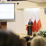 Kielce. 19.11.2019. Obchody Dnia Służby Cywilnej w Świętokrzyskim Urzędzie Wojewódzkim. Przemawia Zbigniew Koniusz - wojewoda świętokrzyski / Wiktor Taszłow / Radio Kielce