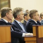 Kielce. 19.11.2019. Obchody Dnia Służby Cywilnej w Świętokrzyskim Urzędzie Wojewódzkim. Na zdjęciu (od lewej): Andrzej Pruś – przewodniczący Sejmiku Województwa Świętokrzyskiego, Krzysztof Słoń - senator, Marcin Bęben - dyrektor generalny w Świętokrzyskim Urzędzie Wojewódzkim w Kielcach / Wiktor Taszłow / Radio Kielce