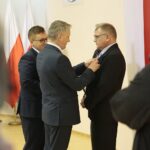 Kielce. 19.11.2019. Obchody Dnia Służby Cywilnej w Świętokrzyskim Urzędzie Wojewódzkim. Medale wręczają: Marcin Bęben - dyrektor generalny w Świętokrzyskim Urzędzie Wojewódzkim w Kielcach i Zbigniew Koniusz - wojewoda świętokrzyski / Wiktor Taszłow / Radio Kielce