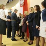 Kielce. 19.11.2019. Obchody Dnia Służby Cywilnej w Świętokrzyskim Urzędzie Wojewódzkim. Medale wręczają: Marcin Bęben - dyrektor generalny w Świętokrzyskim Urzędzie Wojewódzkim w Kielcach i Zbigniew Koniusz - wojewoda świętokrzyski / Wiktor Taszłow / Radio Kielce