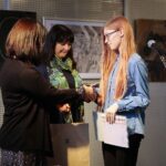 Kielce. 21.11.2019. Finał ogólnopolskiego konkursu plastycznego "Pudełko zwane wyobraźnią – Edward Stachura". Na zdjęciu (od lewej): Małgorzata Surma – wicedyrektor ds. artystycznych, Maria Kowalczyk – dyrektor Zespołu Państwowych Szkół Plastycznych im. Józefa Szermentowskiego w Kielcach,  Anna Krzemińska - ZPSP Kielce / Wiktor Taszłow / Radio Kielce