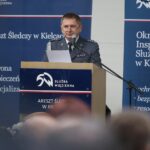 Kielce. 22.11.2019. Otwarcie hali produkcyjnej w Areszcie Śledczym w Kielcach. Przemawia Krzysztof Czekaj - dyrektor Aresztu Śledczego w Kielcach / Wiktor Taszłow / Radio Kielce