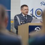 Kielce. 22.11.2019. Otwarcie hali produkcyjnej w Areszcie Śledczym w Kielcach. Przemawia Krzysztof Czekaj - dyrektor Aresztu Śledczego w Kielcach / Wiktor Taszłow / Radio Kielce