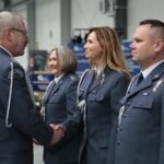 Kielce. 22.11.2019. Otwarcie hali produkcyjnej w Areszcie Śledczym w Kielcach. Awans wręcza Włodzimierz Więckowski – Dyrektor Okręgowej Służby Więziennej w Krakowie / Wiktor Taszłow / Radio Kielce