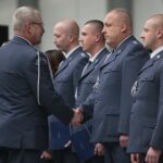 Kielce. 22.11.2019. Otwarcie hali produkcyjnej w Areszcie Śledczym w Kielcach. Awans wręcza Włodzimierz Więckowski – Dyrektor Okręgowej Służby Więziennej w Krakowie / Wiktor Taszłow / Radio Kielce