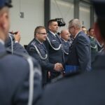 Kielce. 22.11.2019. Otwarcie hali produkcyjnej w Areszcie Śledczym w Kielcach. Awans wręcza Włodzimierz Więckowski – Dyrektor Okręgowej Służby Więziennej w Krakowie / Wiktor Taszłow / Radio Kielce