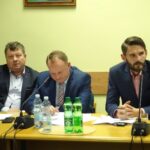 15.11.2019 Ostrowiec Świętokrzyski. Sesja Rady Miasta. Radni KWW Jarosława Górczyńskiego. Na zdjęciu: (od lewej) Stanisław Choinka, Kamil Kutryba, Aron Pietruszka / Emilia Sitarska / Radio Kielce