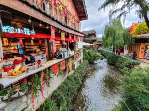 Muzyczne podróże. Chiny Południowe. Lijiang - jezioro Lugu / Mirosław Lubarski