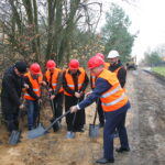 14.10.2019 Rogów. Uroczyste wbicie łopaty pod budowę ulicy Wschodniej / Magdalena Galas-Klusek / Radio Kielce
