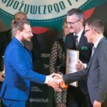 Warszawa. Wręczenie nagród XII Forum Rynku Spożywczego i Handlu.Nagrodę odbiera prezes Propss corp. Mateusz Ciepliński / Mateusz Ciepliński / archiwum prywatne