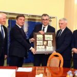 14.11.2019 Kielce. Na zdjęciu od lewej: Marek Jońca - członek zarządu województwa, Andrzej Pruś - przewodniczący Sejmiku, Władysław Skalskyj - przewodniczący Winnickiej Obwodowej Administracji Państwowej, Andrzej Bętkowski - marszałek województwa świętokrzyskiego, Marcin Piętak - dyrektor gabinetu marszałka / www.swietokrzyskie.pro