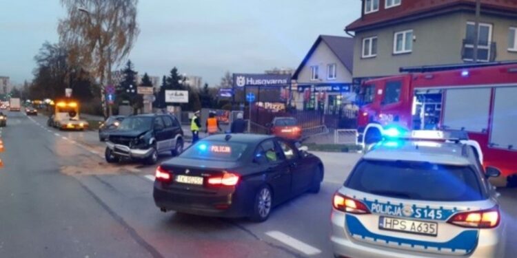 22.11.2019 Kielce. Wypadek na skrzyżowaniu ul. Tarnowskiej i Prostej / policja