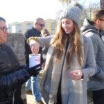 Ostrowiec Św. Kwesta Ostrowieckich Patriotów. Na zdjęciu (z puszką w ręku): Daria Mąka / Emilia Sitarska / Radio Kielce