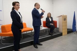 Na zdjęciu (od lewej): Marzena Okła-Drewnowicz - poseł Platformy Obywatelskiej, Artur Gierada - przewodniczący świętokrzyskiej Platformy Obywatelskiej, Małgorzata Kidawa-Błońska - wicemarszałek Sejmu i kandydatka Platformy Obywatelskiej w prawyborach prezydenckich / Michał Kita / Radio Kielce