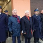 07.12.2019. Gadka, gm. Mirzec. Przekazanie wozu strażackiego. Na zdjęciu (od lewej): Krzysztof Ciosek - komendant wojewódzki PSP, Andrzej Bętkowski - marszałek województwa świętokrzyskiego, Krzysztof Lipiec - poseł PiS, Sławomir Zięba - zastępca komendanta powiatowego PSP, Andrzej Pruś - przewodniczący sejmiku województwa świętokrzyskiego, Mirosław Seweryn - wójt gminy Mirzec / Anna Głąb / Radio Kielce