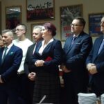 22.12.2019 Ostrowiec Świętokrzyski. Spotkanie opłatkowe PiS. Na zdjęciu od prawej Lech Łodej - burmistrz Kunowa, Dariusz Kaszuba - radny miejski PiS, Magdalena Zieleń - radna wojewódzka PiS, Paweł Walesic - radny powiatowy PiS, Krzysztof Ołownia - zastępca dyrektora departamentu zdrowia w UMWŚ  / Emilia Sitarska / Radio Kielce