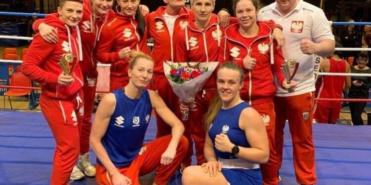 Crépy-en-Valois. Sandra Drabik z SK Kickboxing Kielce wzięła udział w międzynarodowym turnieju we francuskim Crépy-en-Valois / Facebook/Sandra Drabik