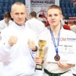 Piotr Węgliński z trenerem Andrzejem Horną / Klub Karate Morawica i Piekoszów / facebook