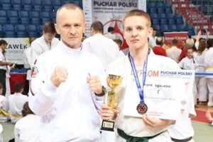 Piotr Węgliński z trenerem Andrzejem Horną / Klub Karate Morawica i Piekoszów / facebook