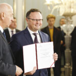 24.10.2019. Warszawa. Uroczystość wręczenia nowym posłom zaświadczeń o wyborze do Sejmu - na zdjęciu: Andrzej Szejna - Sojusz Lewicy Demokratycznej / Jarosław Kubalski / Radio Kielce